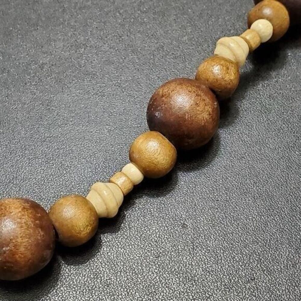 Avon looong wood beaded necklace 40"
